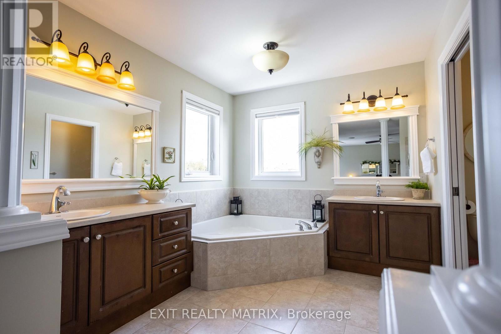 48 De La Rive Drive, Russell, Ontario  K0A 1W0 - Photo 24 - X12920460