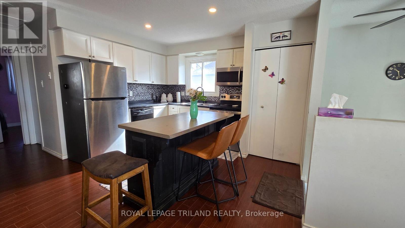 104 Speight Crescent, London East, Ontario  N5V 3W8 - Photo 2 - X12920516