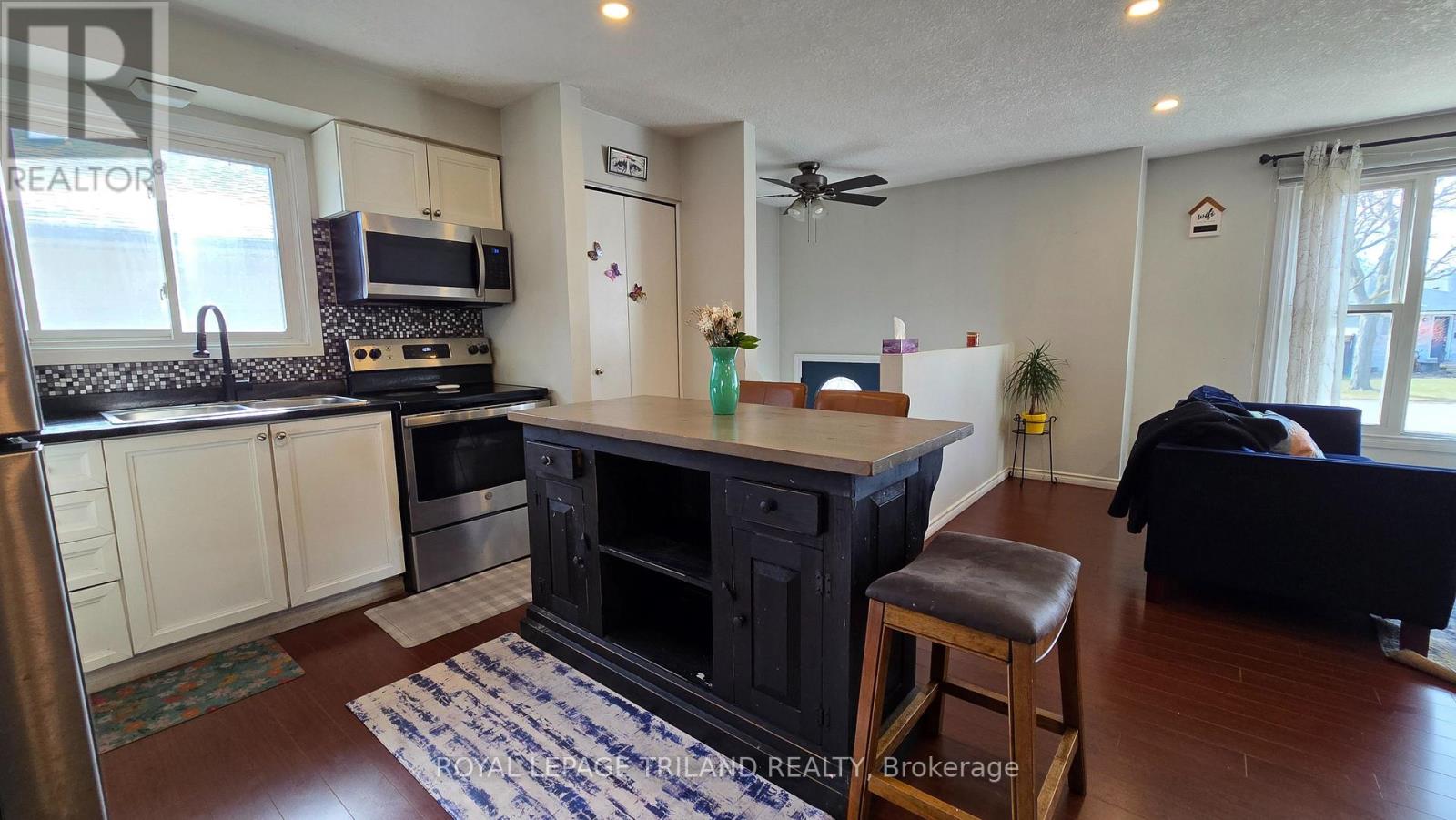 104 Speight Crescent, London East, Ontario  N5V 3W8 - Photo 3 - X12920516