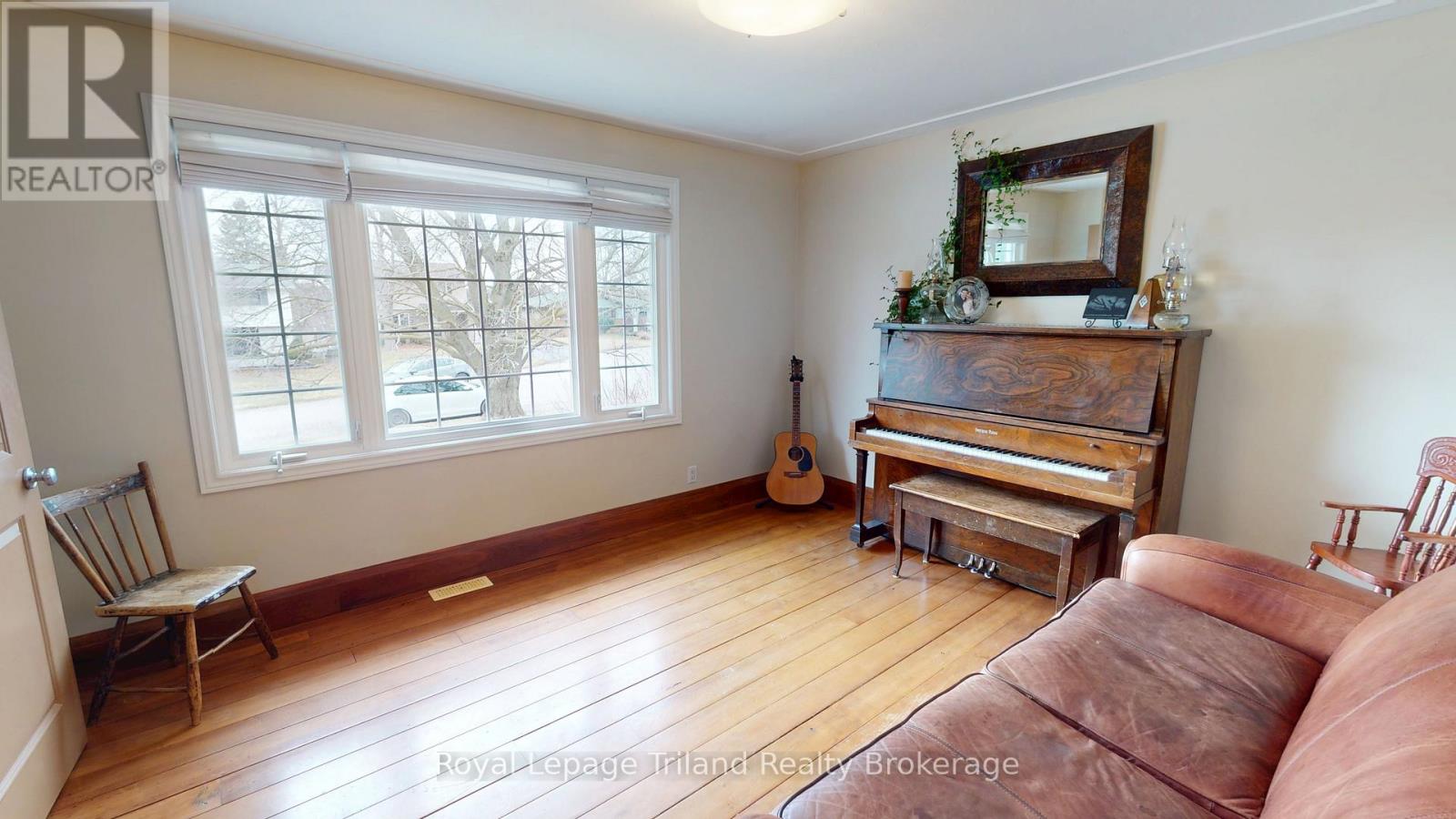 20 Centennial Crescent, Wilmot, Ontario  N3A 1K9 - Photo 3 - X12920476