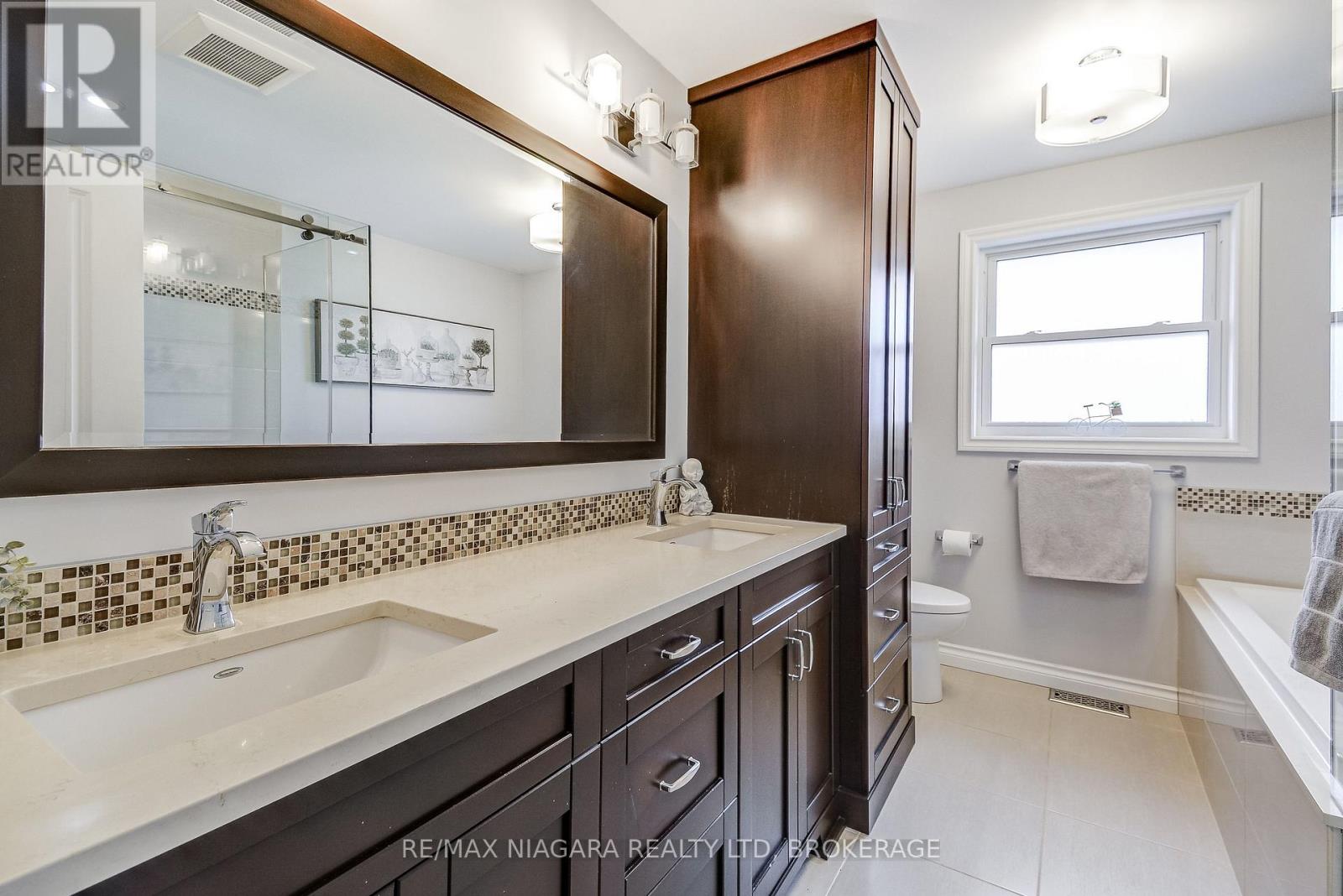 104 Whiteoak Crescent, Welland, Ontario  L3C 6E6 - Photo 33 - X12919646