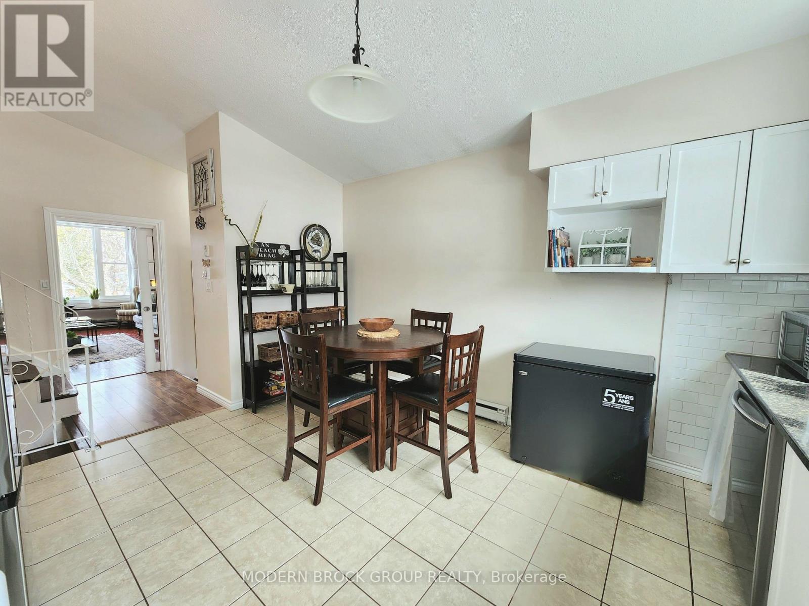 339 Abbott Street, Brockville, Ontario K6V 4B2 - Photo 10 - X12920442