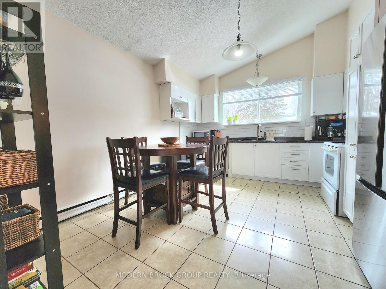 339 Abbott Street, Brockville, Ontario K6V 4B2 - Photo 8 - X12920442