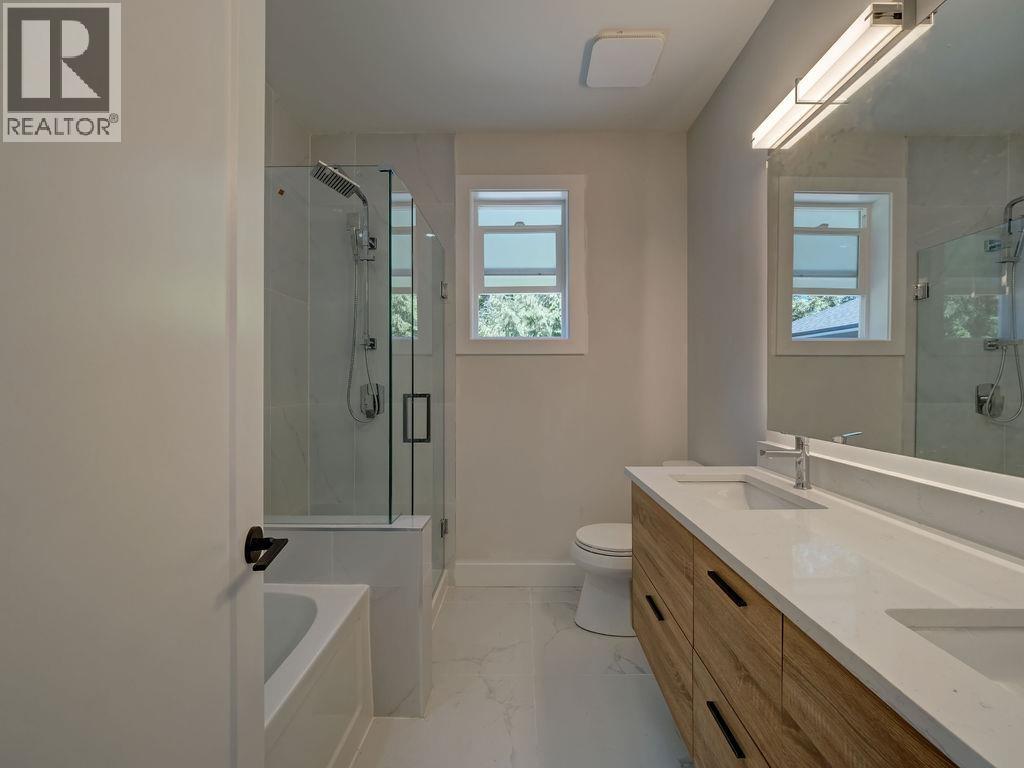 6070-72 Heartwood Place, Sechelt, British Columbia  V7Z 0V6 - Photo 15 - R3103450