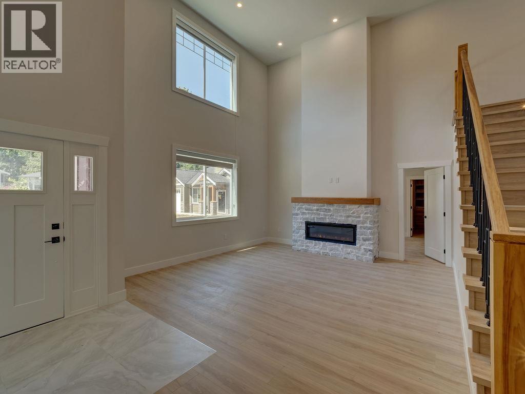 6070-72 Heartwood Place, Sechelt, British Columbia  V7Z 0V6 - Photo 7 - R3103450