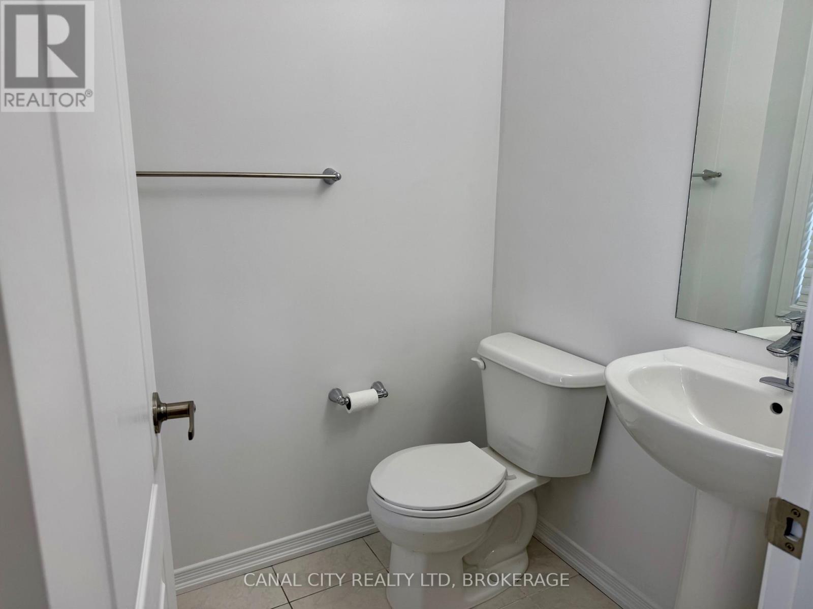 51 Esther Crescent, Thorold, Ontario  L3B 0G3 - Photo 12 - X12920502