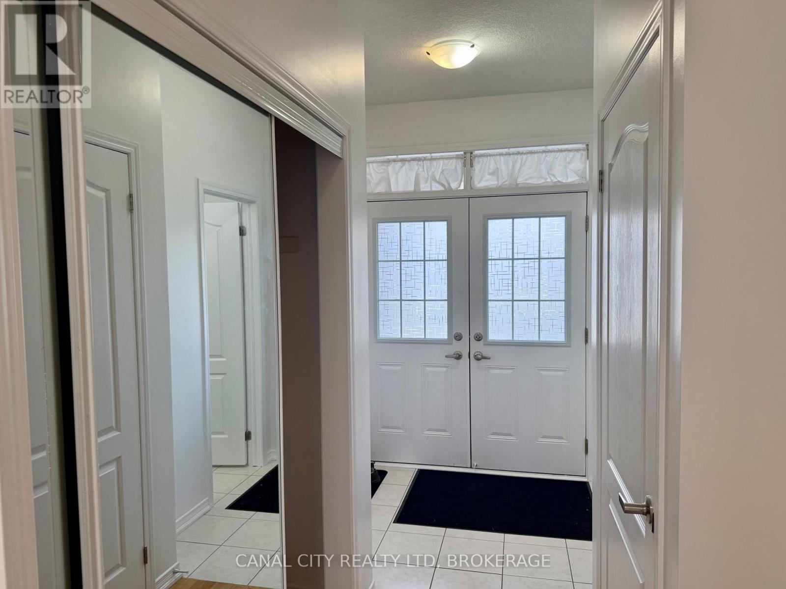 51 Esther Crescent, Thorold, Ontario  L3B 0G3 - Photo 2 - X12920502