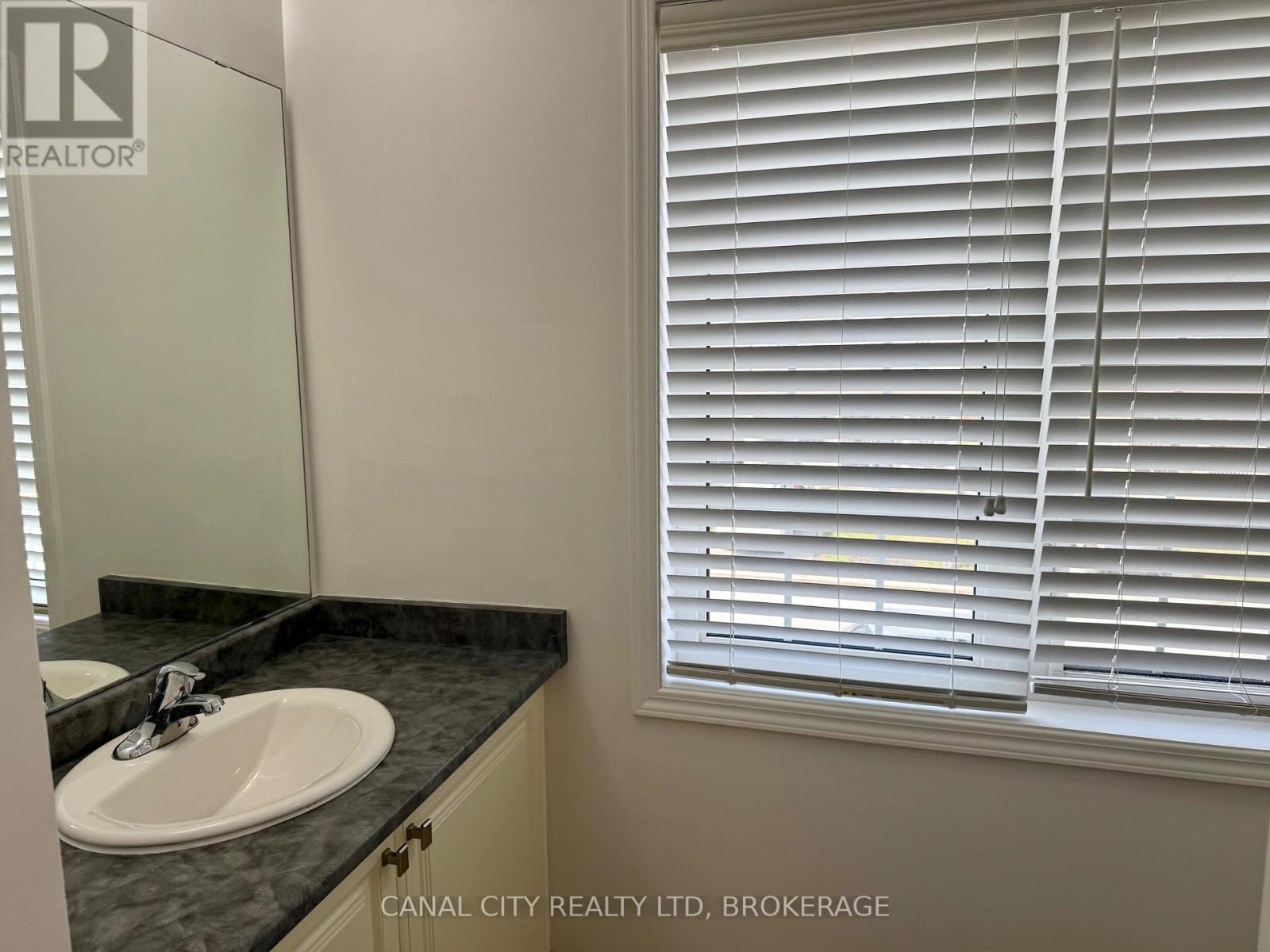 51 Esther Crescent, Thorold, Ontario  L3B 0G3 - Photo 22 - X12920502