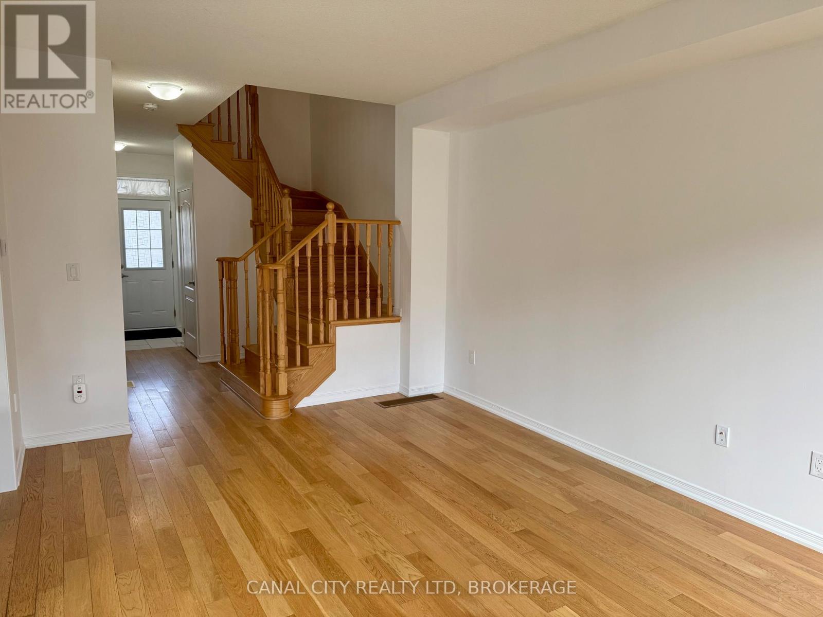 51 Esther Crescent, Thorold, Ontario  L3B 0G3 - Photo 3 - X12920502