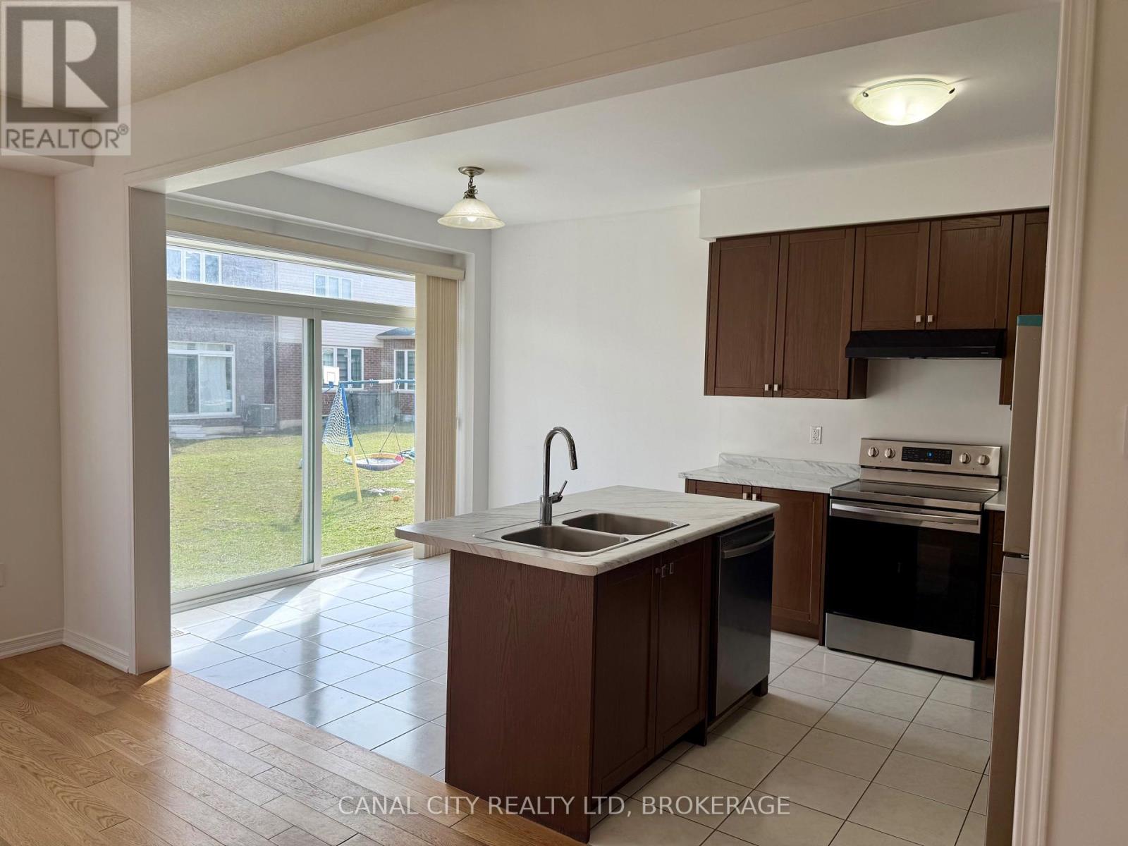 51 Esther Crescent, Thorold, Ontario  L3B 0G3 - Photo 6 - X12920502