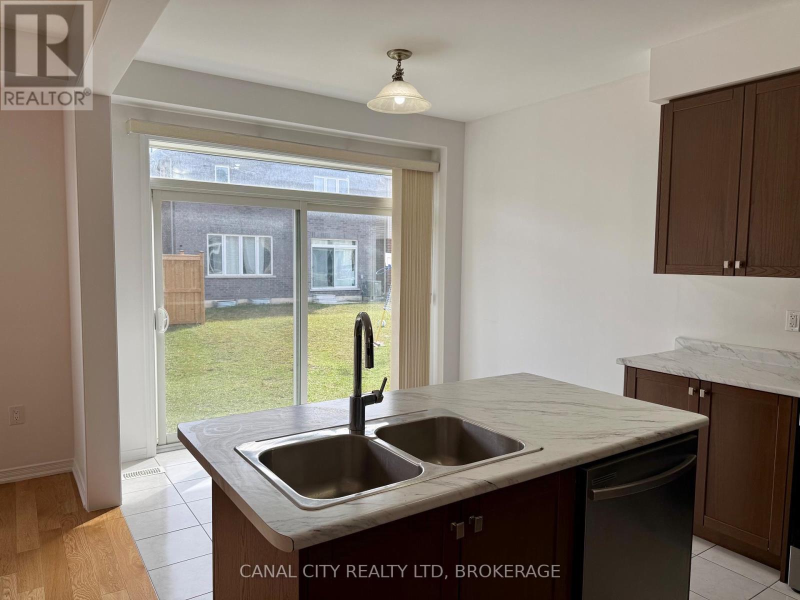 51 Esther Crescent, Thorold, Ontario  L3B 0G3 - Photo 7 - X12920502