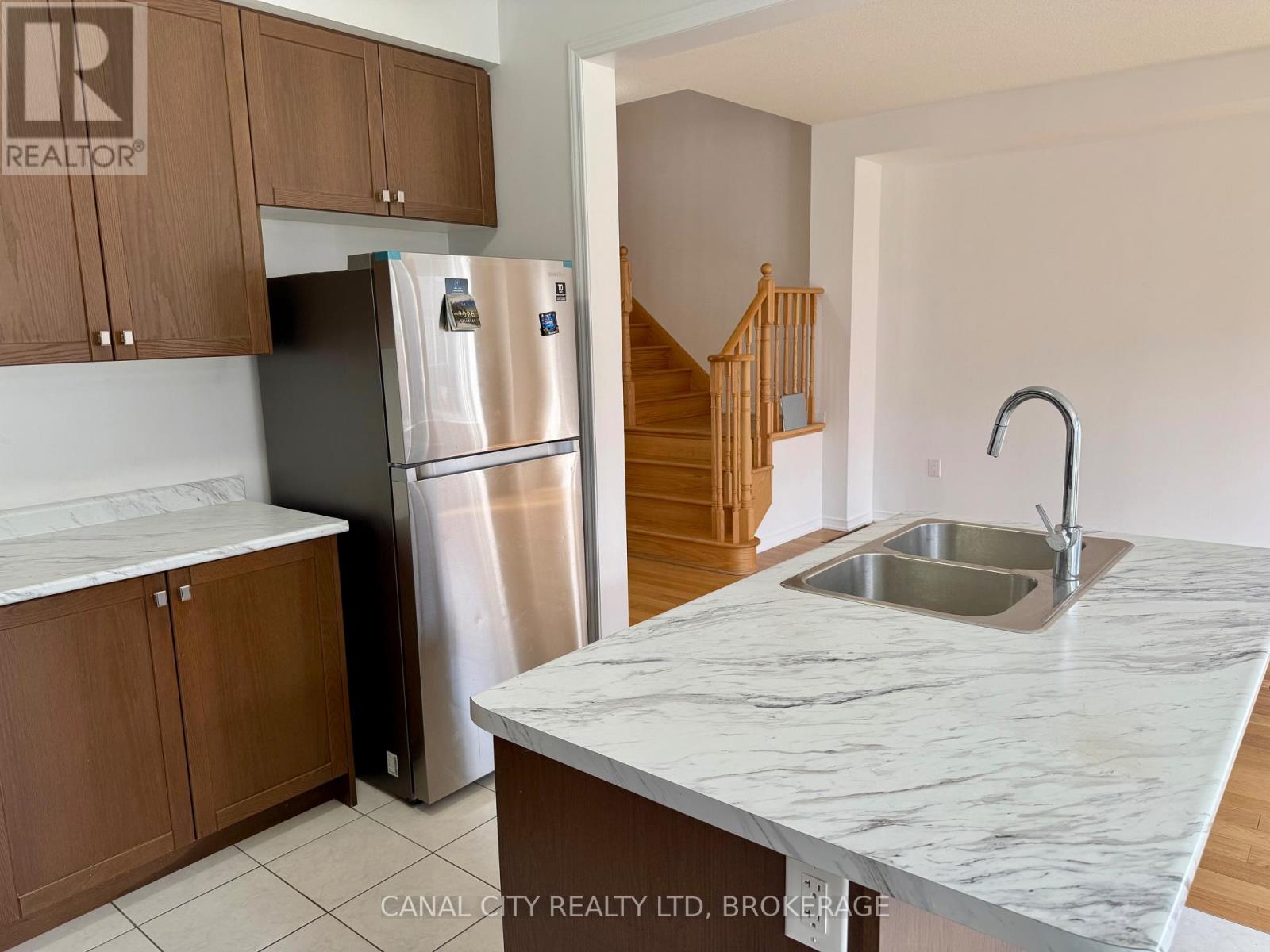 51 Esther Crescent, Thorold, Ontario  L3B 0G3 - Photo 8 - X12920502