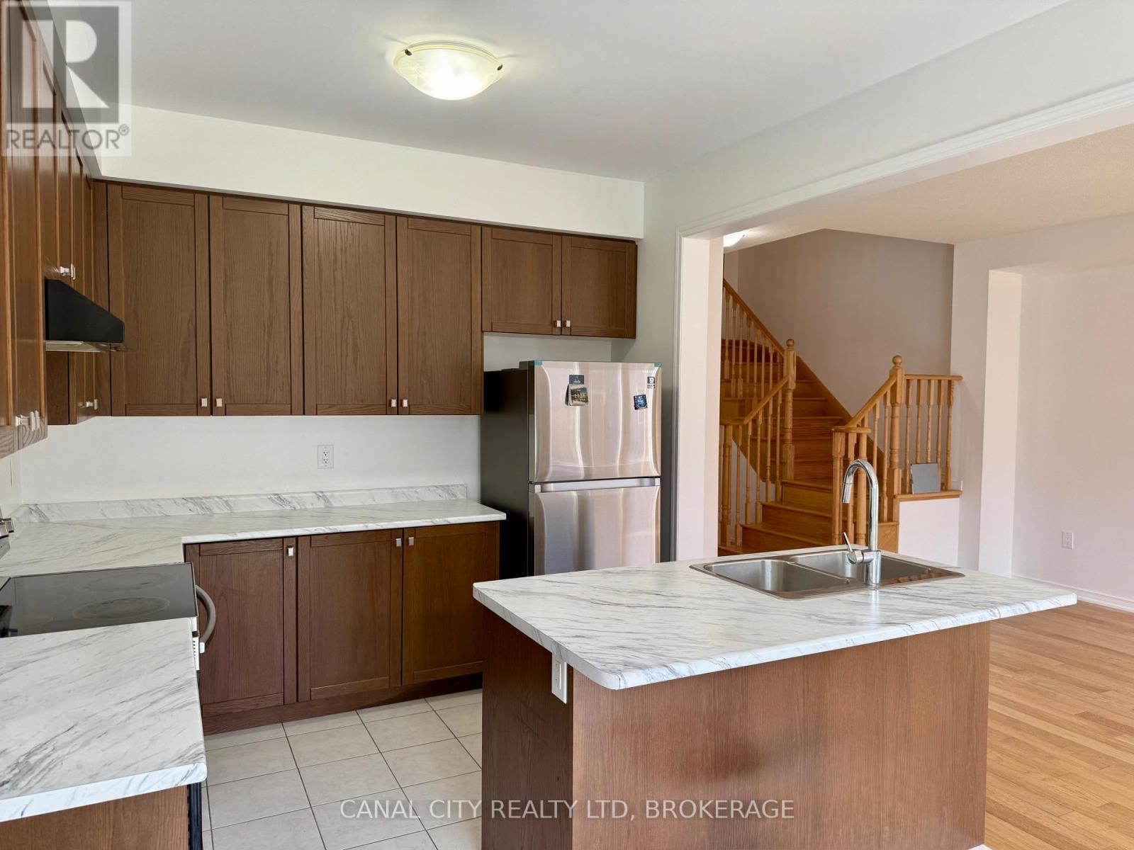 51 Esther Crescent, Thorold, Ontario  L3B 0G3 - Photo 9 - X12920502