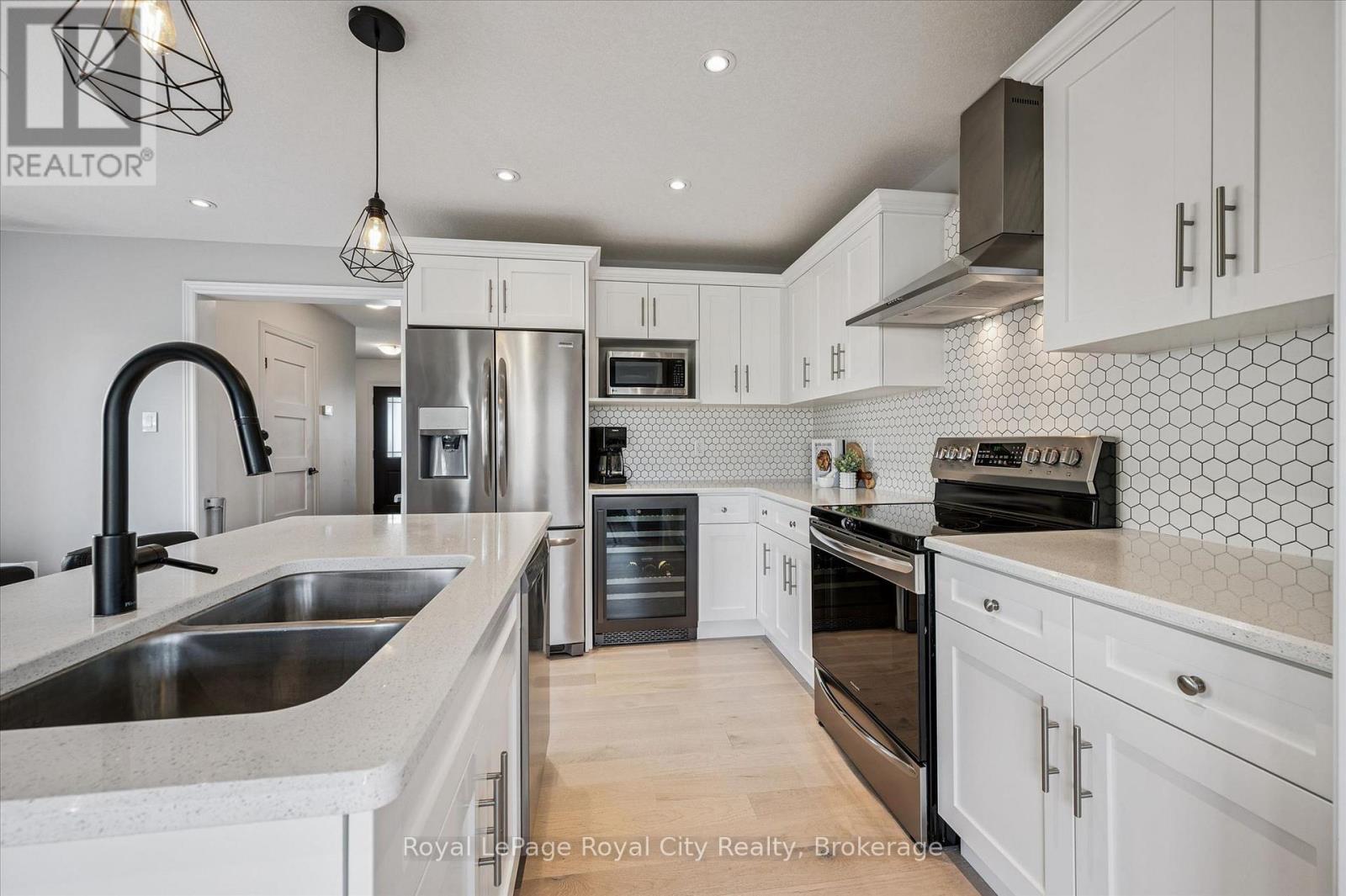 82 John Brabson Crescent, Guelph, Ontario  N1G 0G7 - Photo 5 - X12920426