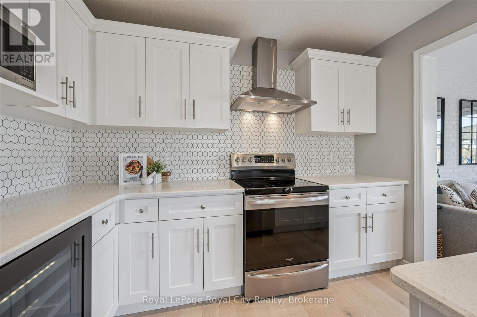 82 John Brabson Crescent, Guelph, Ontario  N1G 0G7 - Photo 6 - X12920426