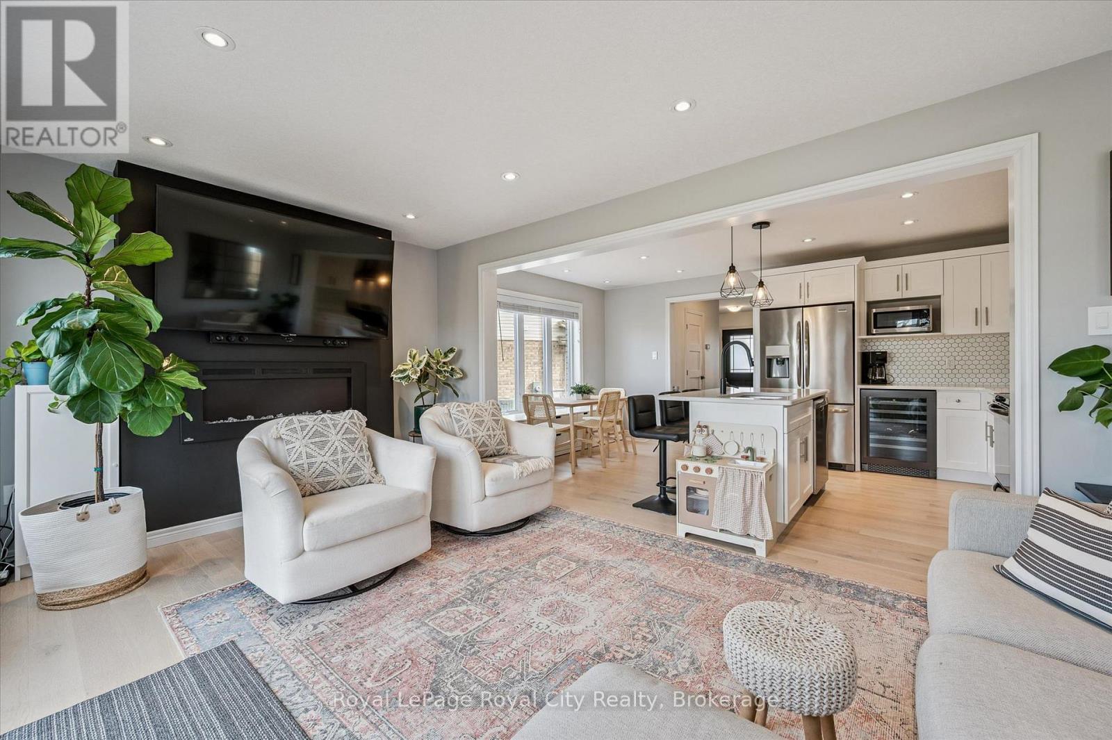 82 John Brabson Crescent, Guelph, Ontario  N1G 0G7 - Photo 9 - X12920426