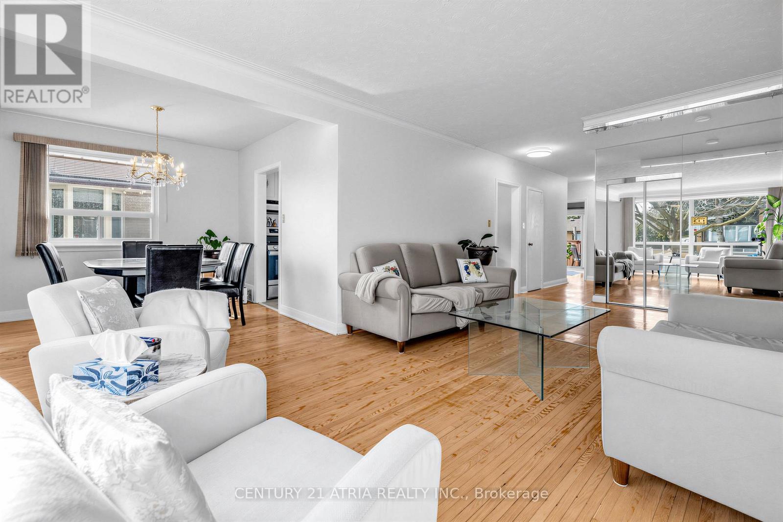 7 Rockport Crescent, Richmond Hill, Ontario  L4C 2L5 - Photo 8 - N12912074