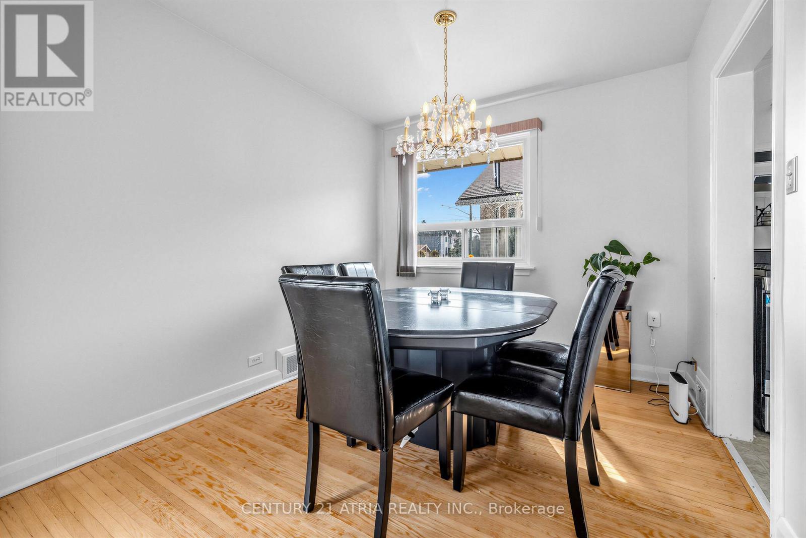 7 Rockport Crescent, Richmond Hill, Ontario  L4C 2L5 - Photo 9 - N12912074