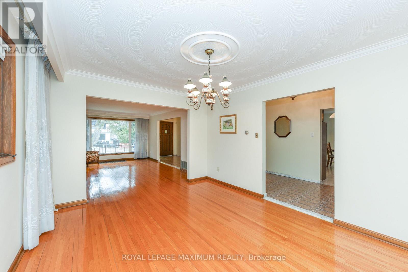 78 Roxaline Street, Toronto, Ontario  M9P 2Z2 - Photo 5 - W12913394