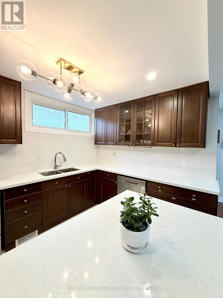 67 South Kingsway, Toronto, Ontario  M6S 3T4 - Photo 19 - W12920294