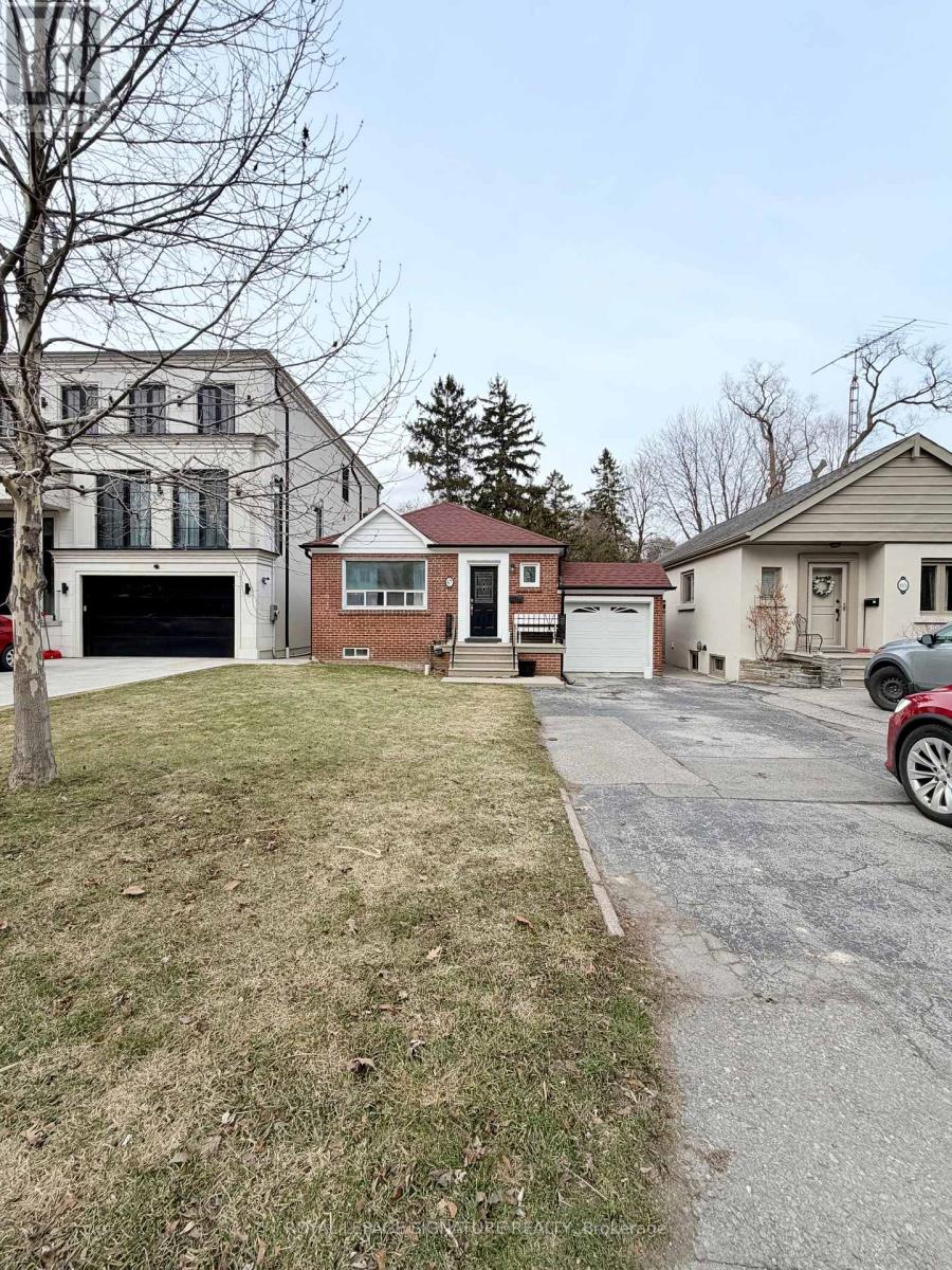 67 South Kingsway, Toronto, Ontario  M6S 3T4 - Photo 4 - W12920294