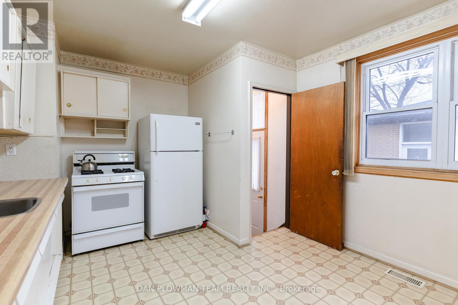 313 Dovedale Drive, Whitby, Ontario  L1N 1Z8 - Photo 11 - E12920514