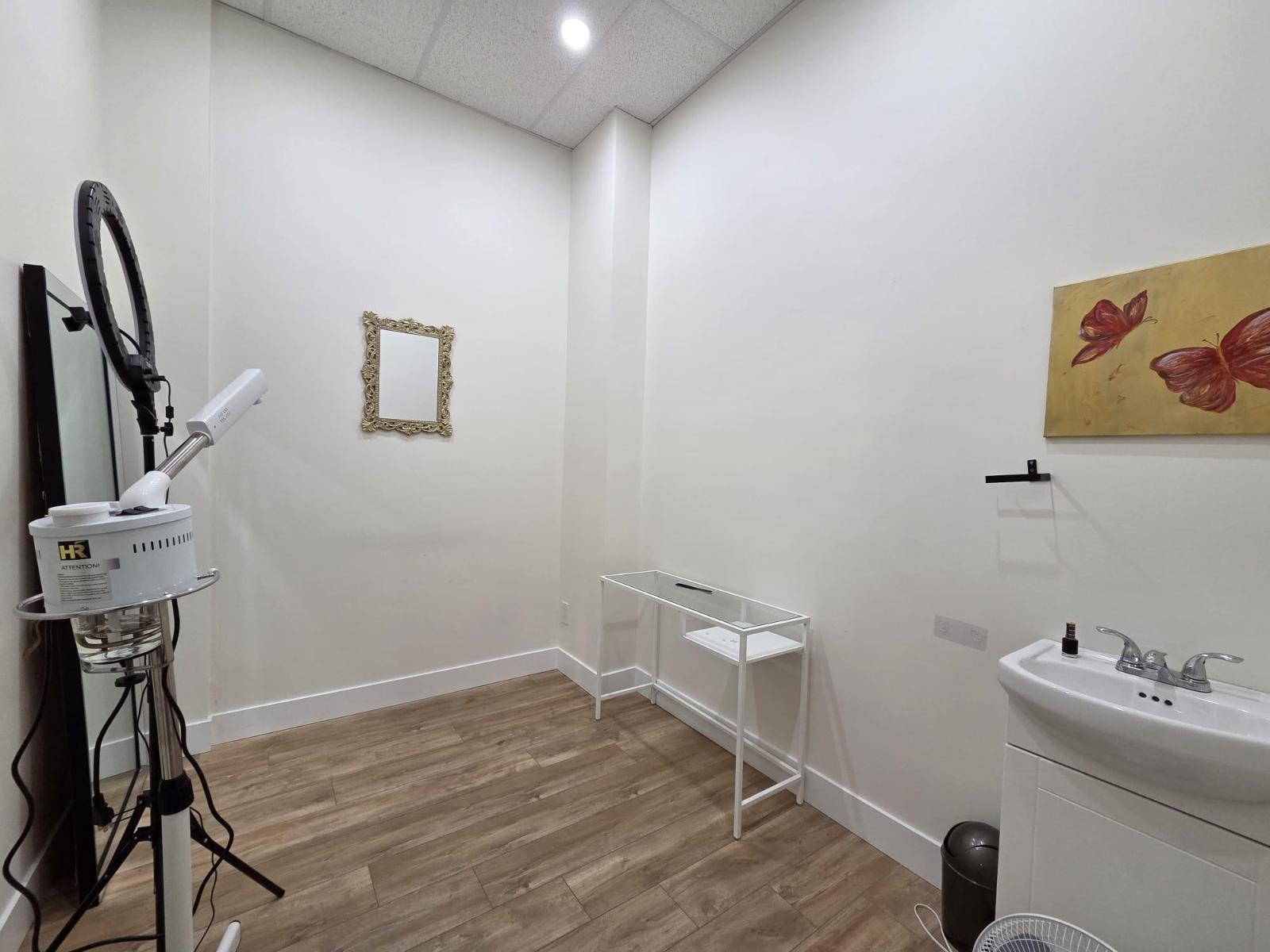 Unknown Address, ,    - Photo 11 - C8077332