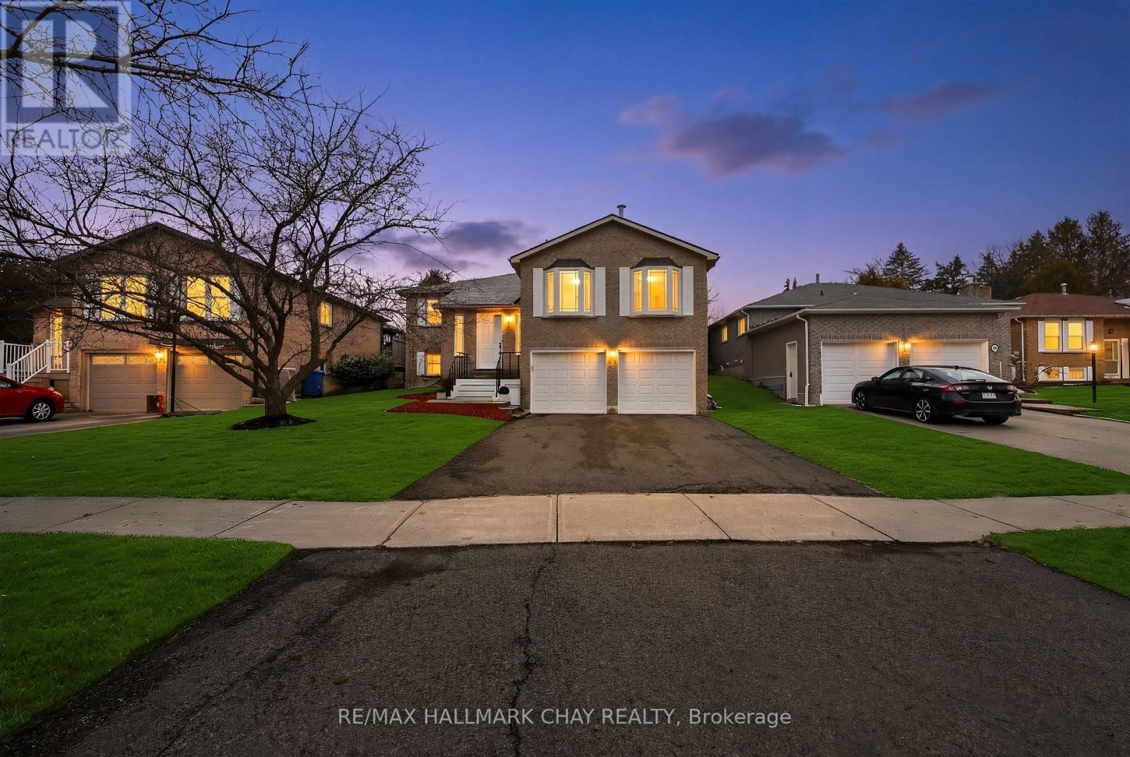 26 STONEHILL BOULEVARD, East Gwillimbury, Ontario