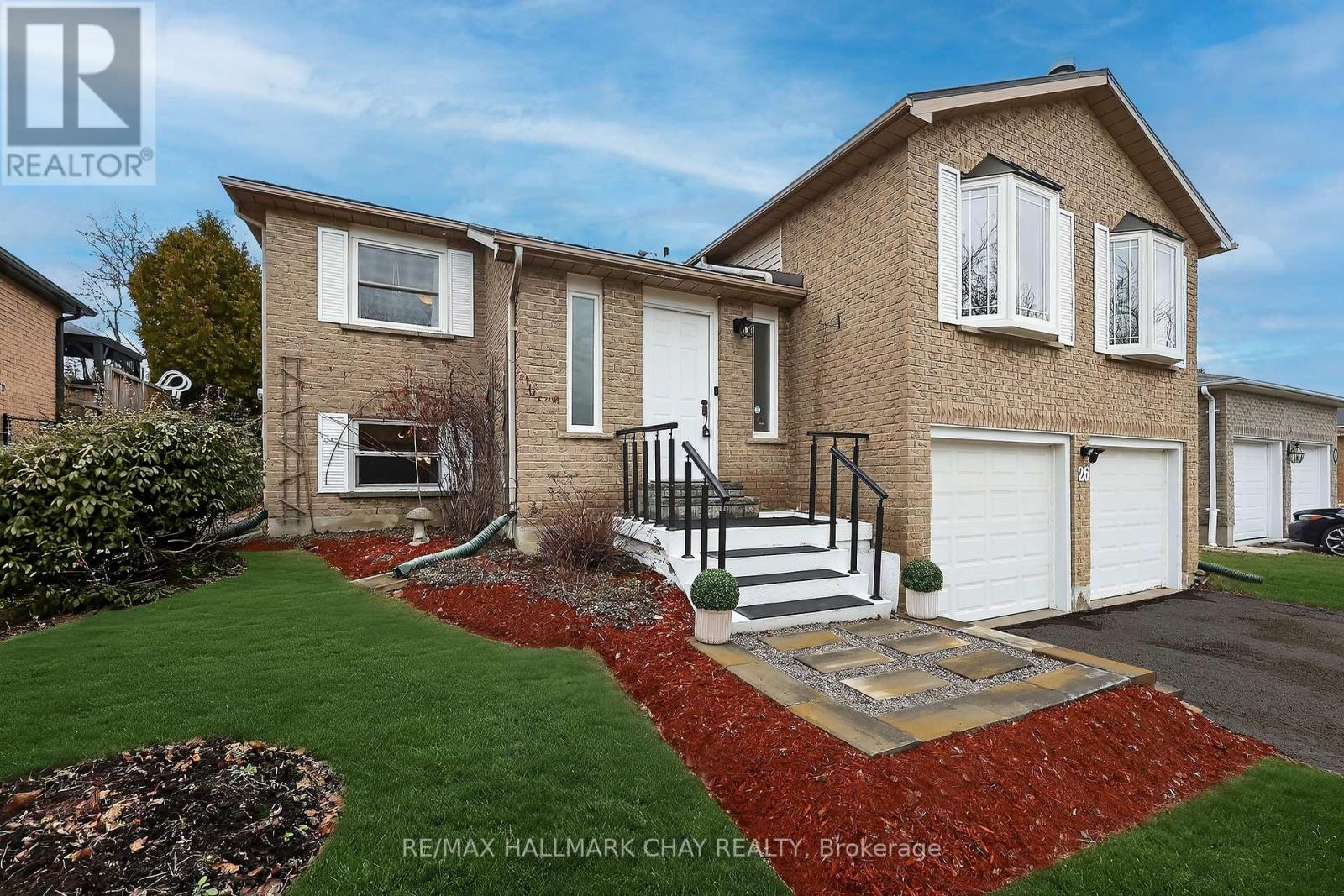 26 Stonehill Boulevard, East Gwillimbury, Ontario  L9N 1E3 - Photo 2 - N12920416