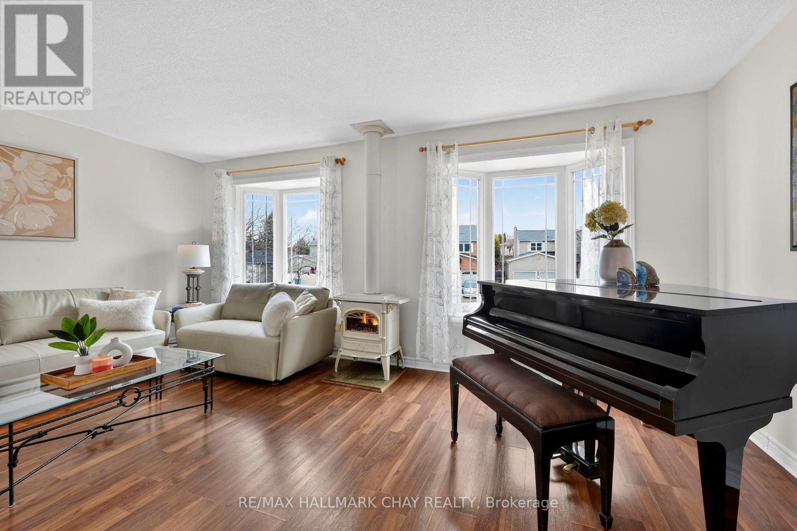 26 Stonehill Boulevard, East Gwillimbury, Ontario  L9N 1E3 - Photo 5 - N12920416