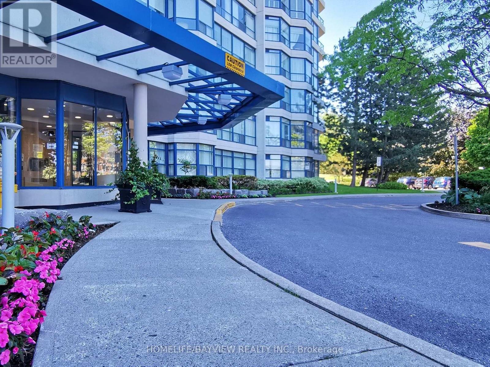 1004 - 1 Clark Avenue W, Vaughan, Ontario  L4J 7Y6 - Photo 3 - N12920512