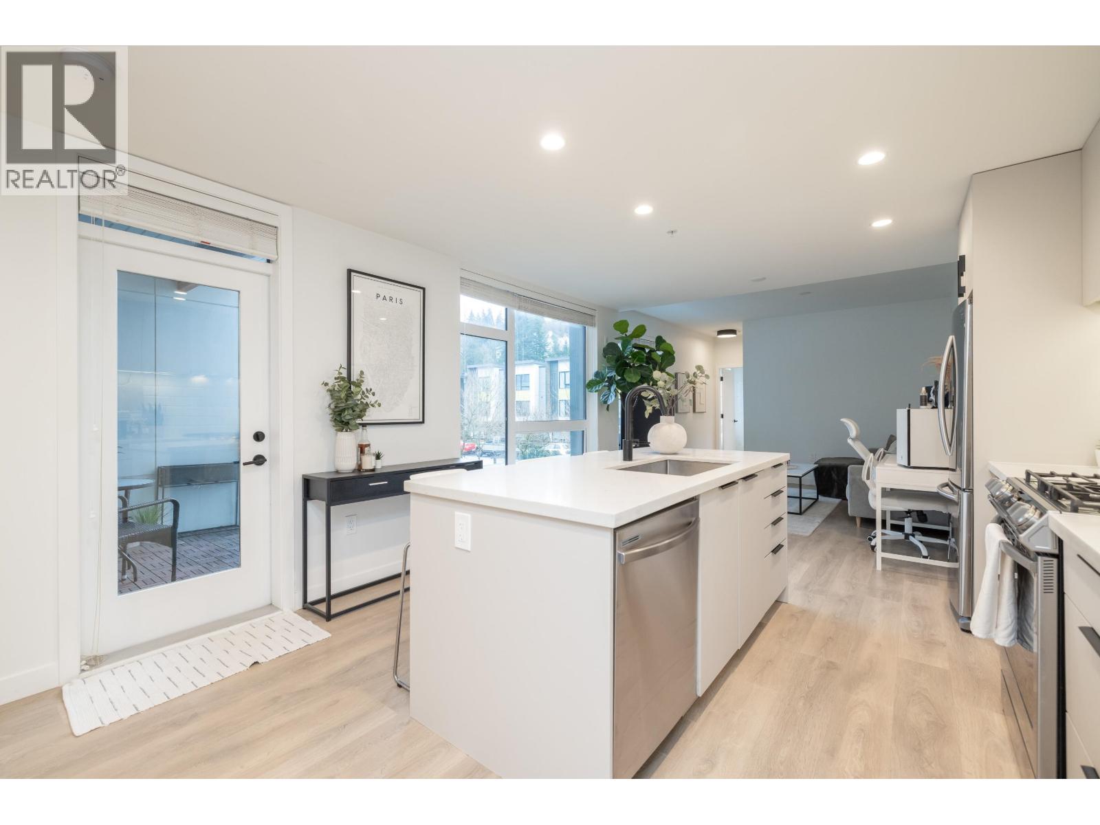 212 3018 St George Street, Port Moody, British Columbia  V3H 2H7 - Photo 6 - R3103500