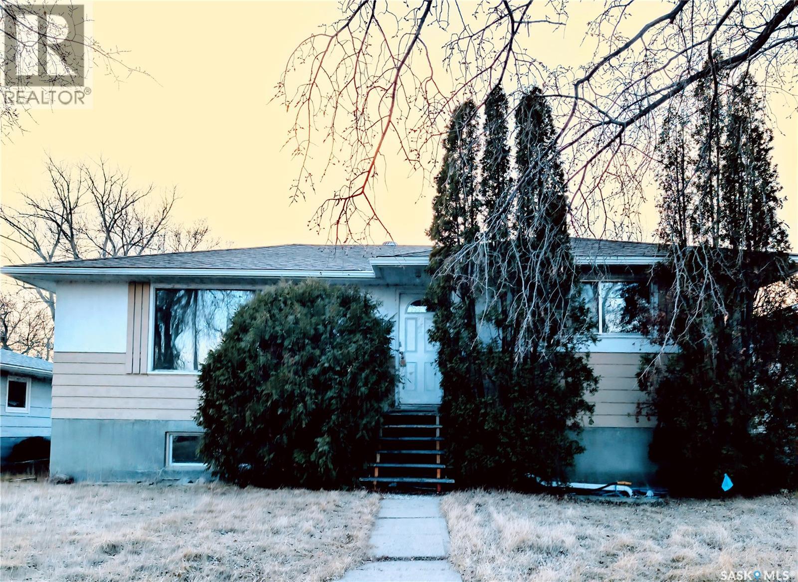 448 6th AVENUE NW, swift current, Saskatchewan