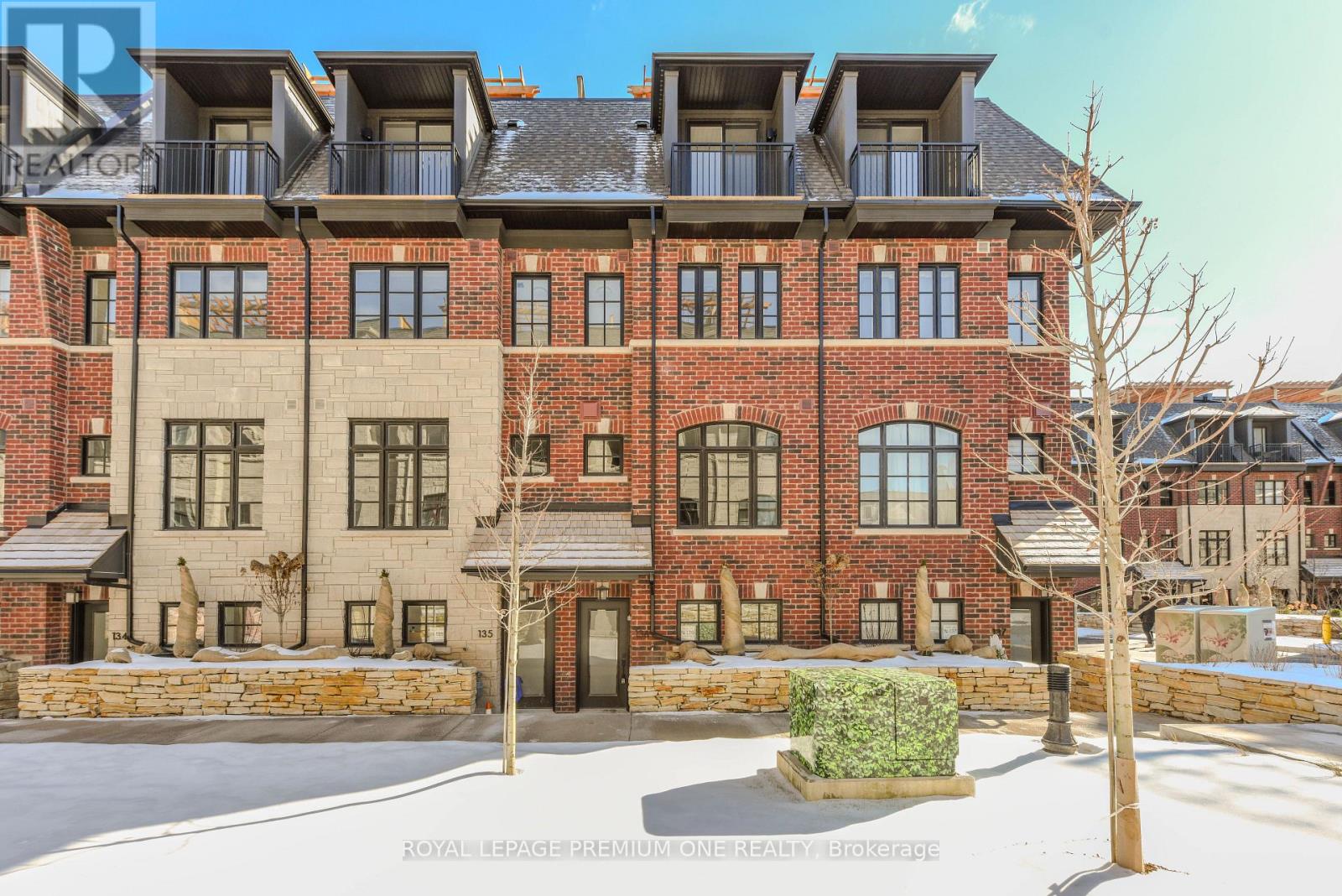 136 - 35 Lunar Crescent, Mississauga, Ontario  L5M 2R6 - Photo 1 - W12920434