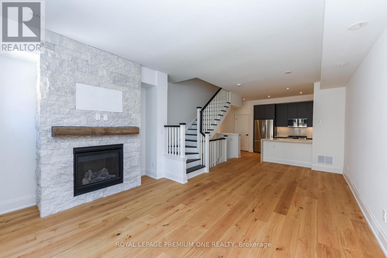 136 - 35 Lunar Crescent, Mississauga, Ontario  L5M 2R6 - Photo 11 - W12920434