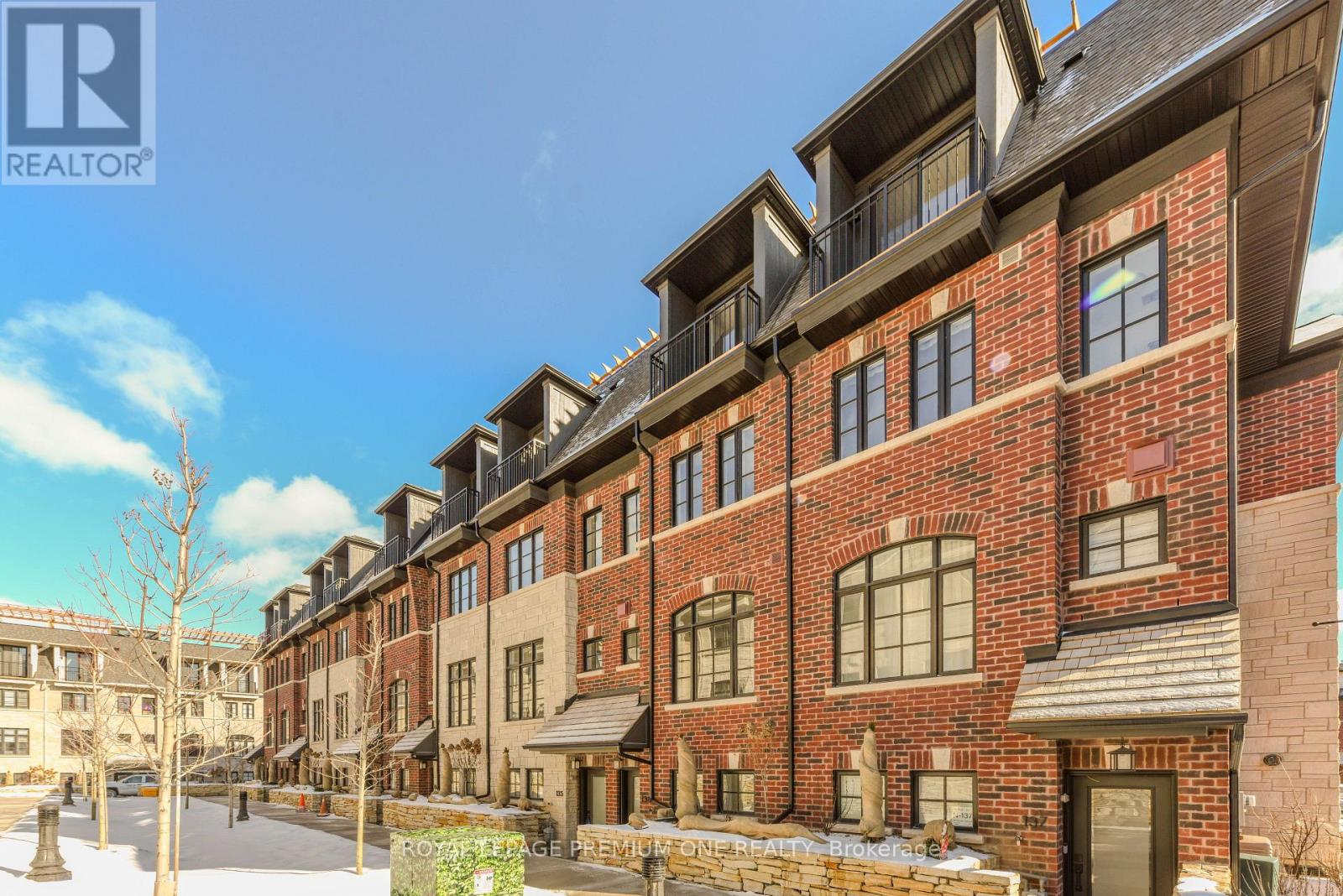 136 - 35 Lunar Crescent, Mississauga, Ontario  L5M 2R6 - Photo 2 - W12920434