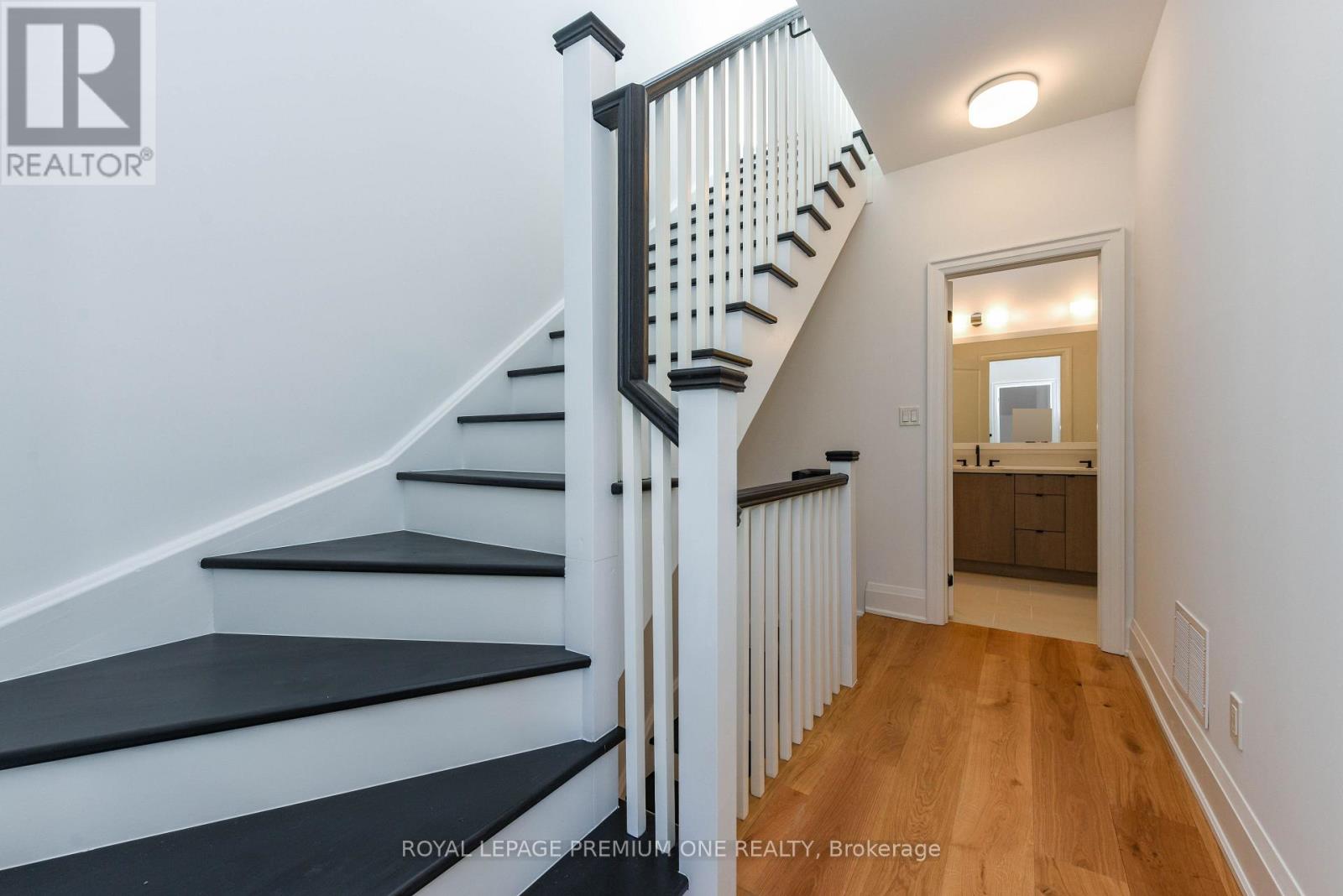 136 - 35 Lunar Crescent, Mississauga, Ontario  L5M 2R6 - Photo 27 - W12920434