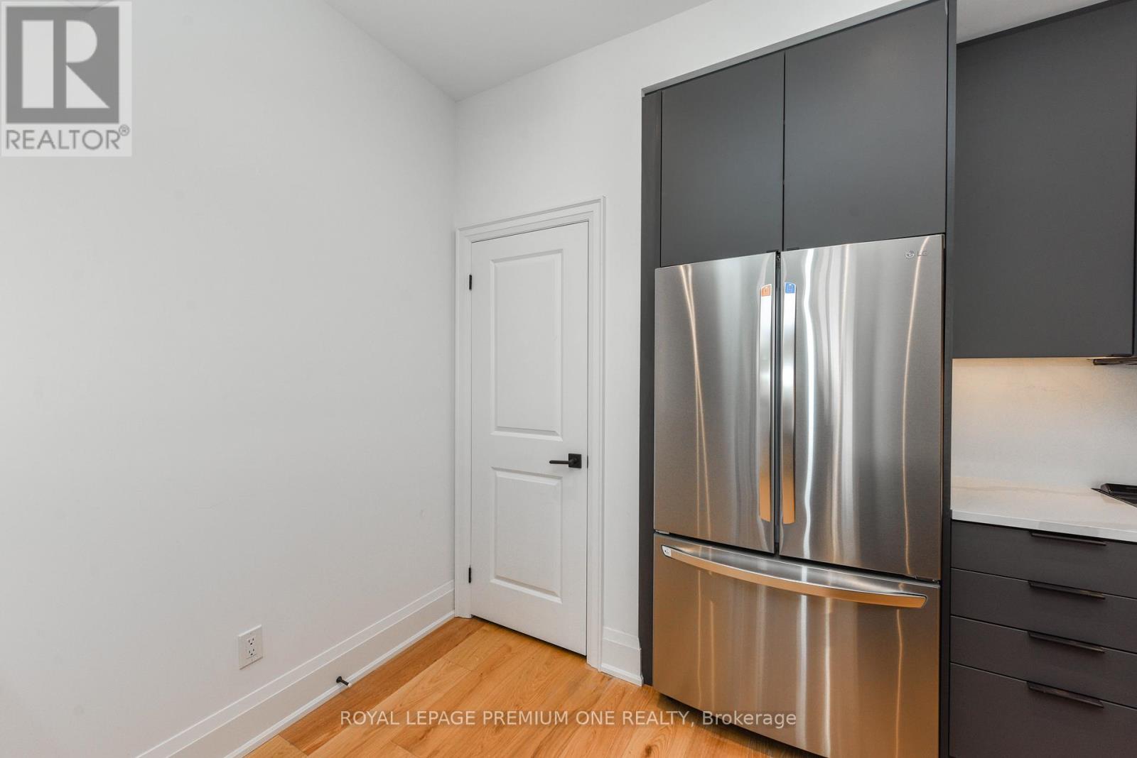 136 - 35 Lunar Crescent, Mississauga, Ontario  L5M 2R6 - Photo 7 - W12920434