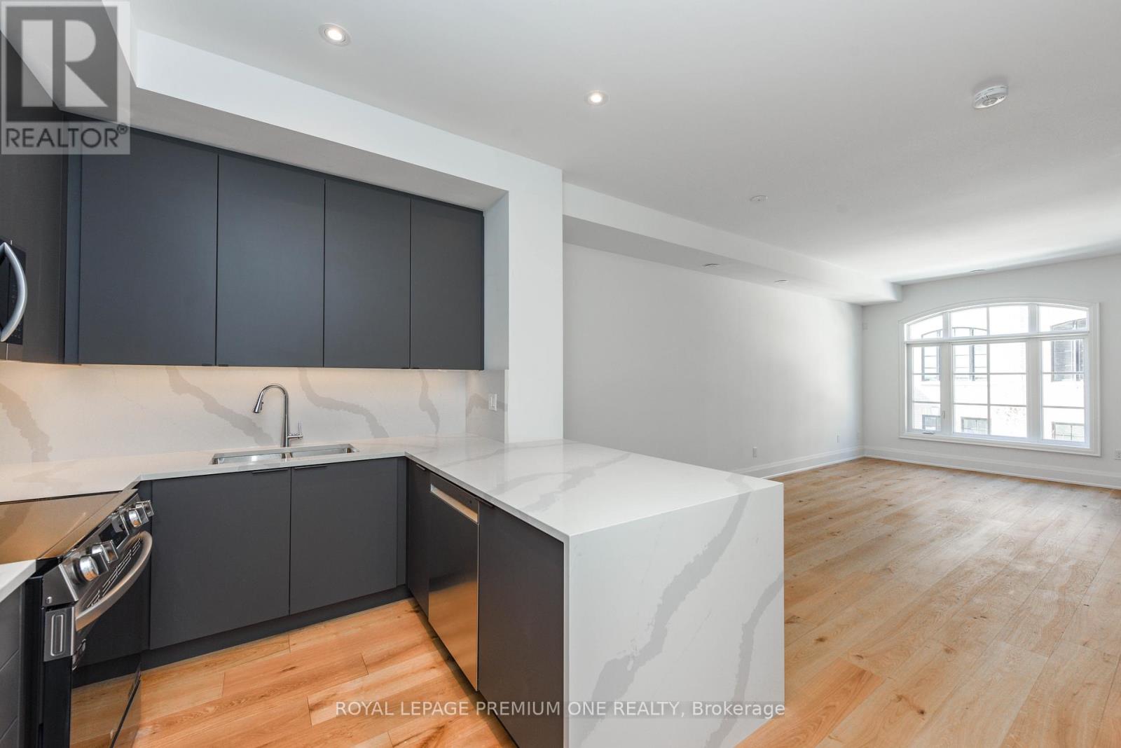 136 - 35 Lunar Crescent, Mississauga, Ontario  L5M 2R6 - Photo 9 - W12920434