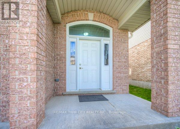 504 Wood Nettle Way, Waterloo, Ontario  N2V 2Y1 - Photo 3 - X12920376