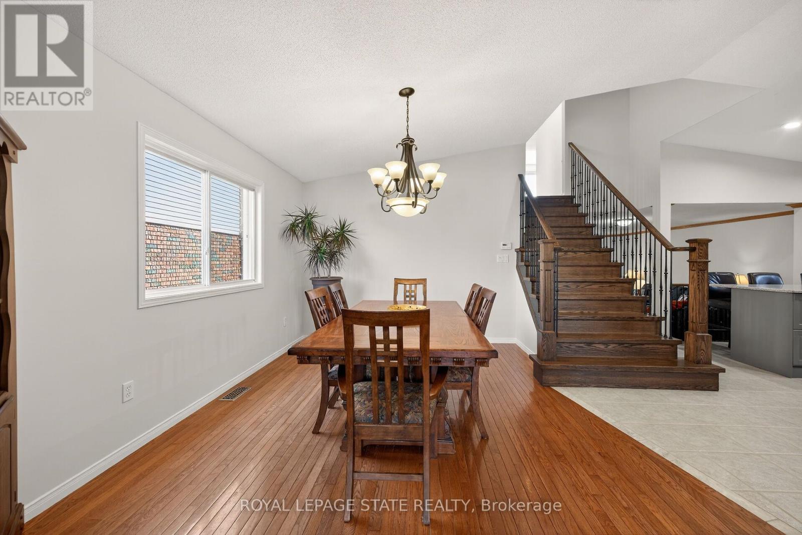 110 Jacqueline Boulevard, Hamilton, Ontario  L9B 2R2 - Photo 10 - X12920384