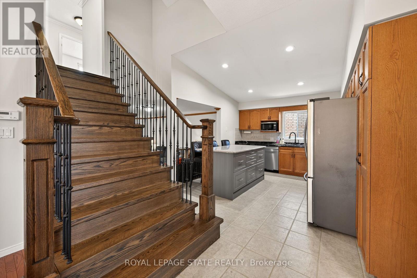 110 Jacqueline Boulevard, Hamilton, Ontario  L9B 2R2 - Photo 13 - X12920384