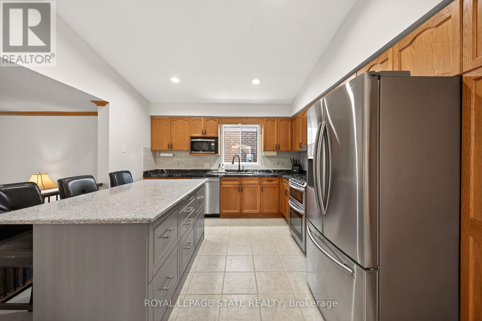 110 Jacqueline Boulevard, Hamilton, Ontario  L9B 2R2 - Photo 14 - X12920384