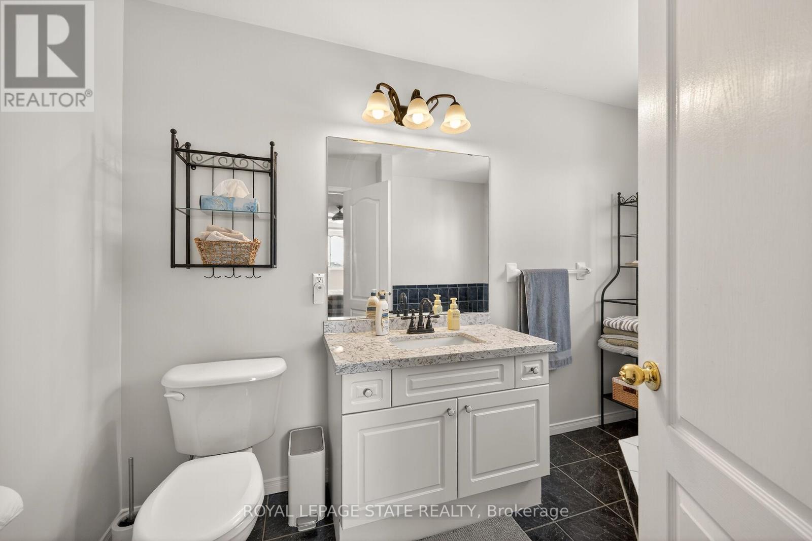 110 Jacqueline Boulevard, Hamilton, Ontario  L9B 2R2 - Photo 22 - X12920384