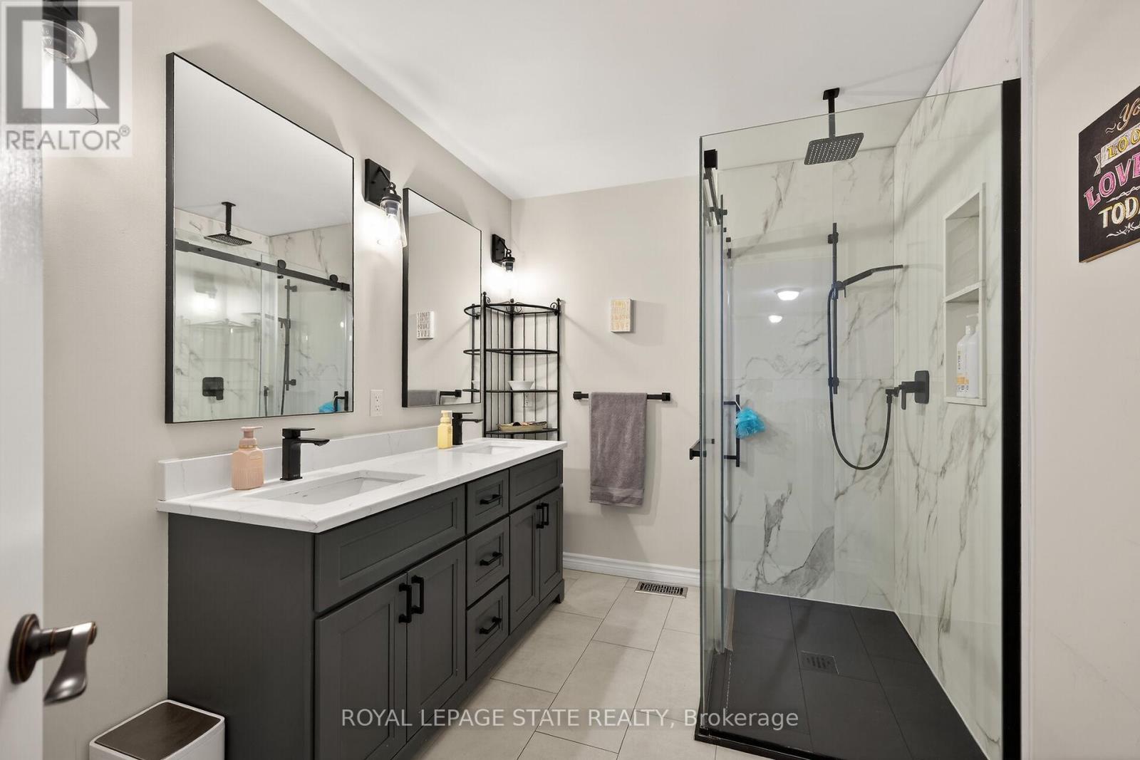 110 Jacqueline Boulevard, Hamilton, Ontario  L9B 2R2 - Photo 34 - X12920384