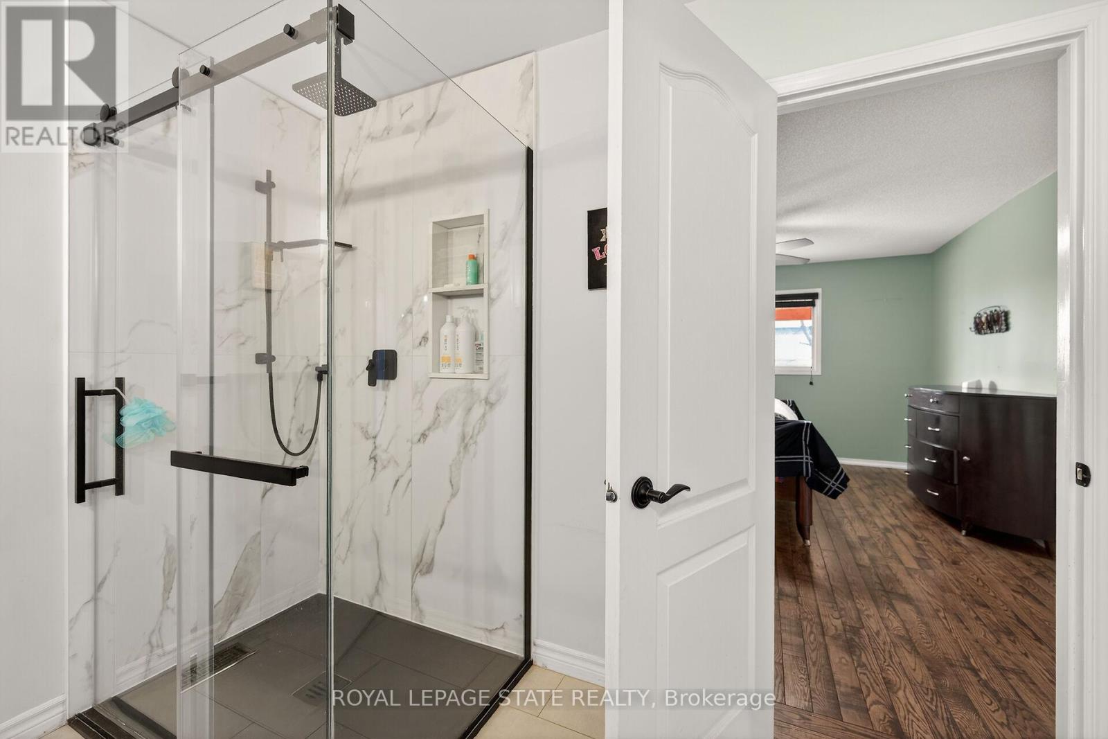 110 Jacqueline Boulevard, Hamilton, Ontario  L9B 2R2 - Photo 35 - X12920384