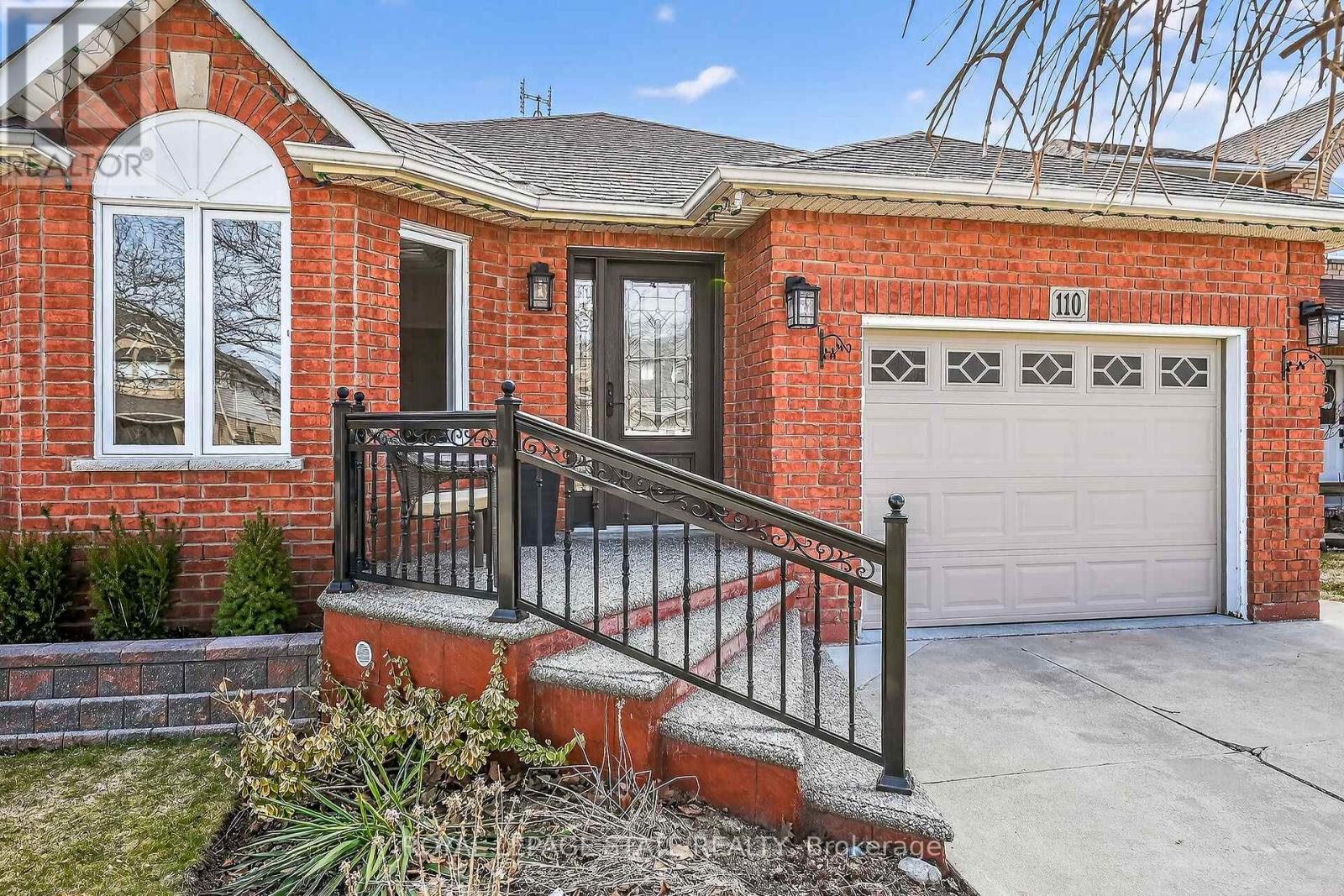 110 Jacqueline Boulevard, Hamilton, Ontario  L9B 2R2 - Photo 4 - X12920384