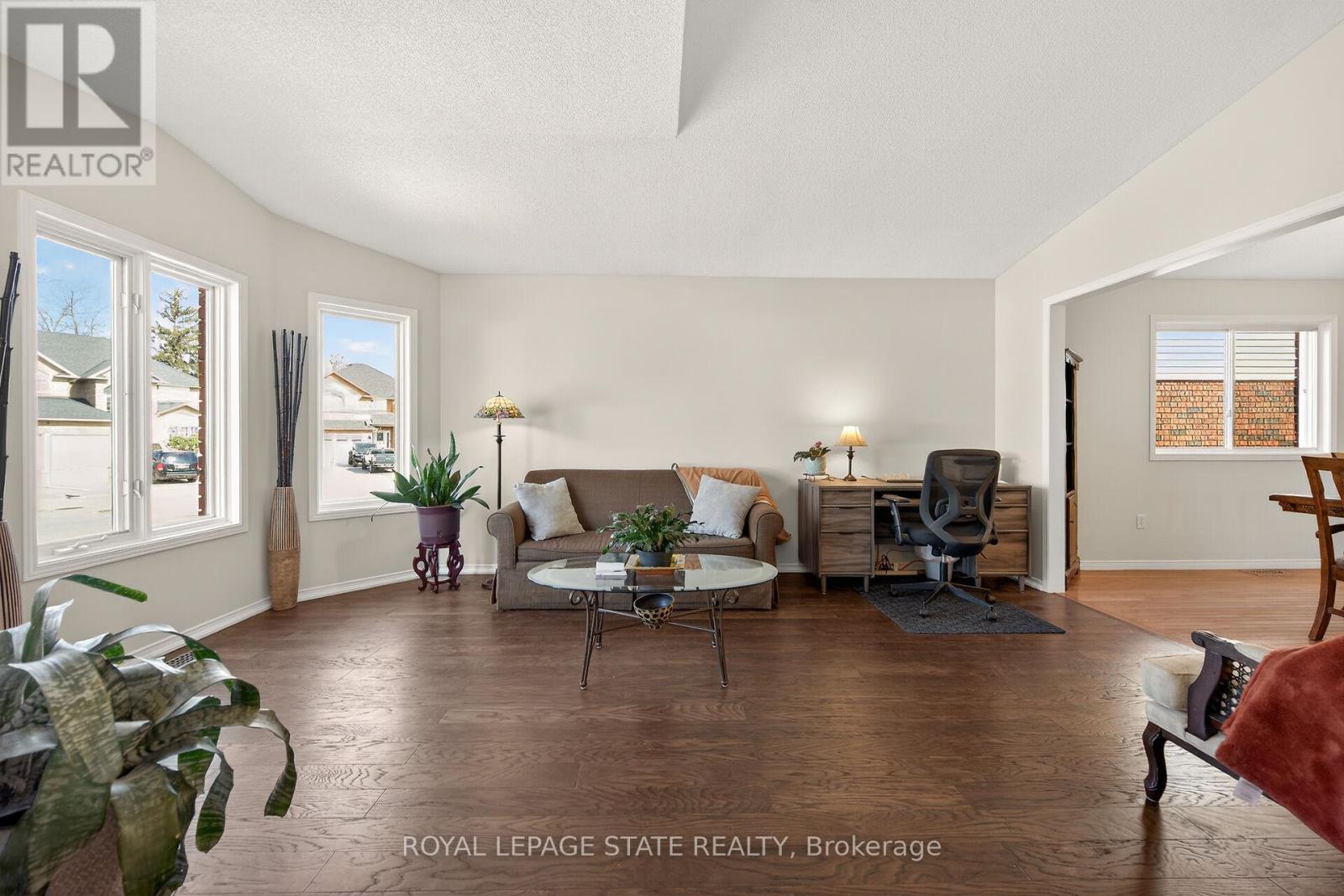 110 Jacqueline Boulevard, Hamilton, Ontario  L9B 2R2 - Photo 7 - X12920384