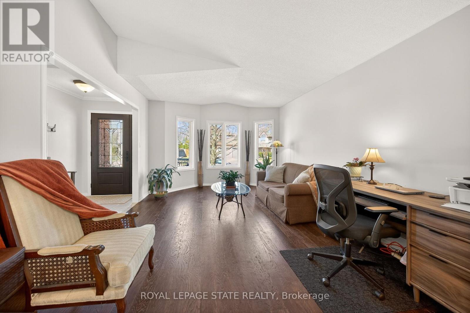 110 Jacqueline Boulevard, Hamilton, Ontario  L9B 2R2 - Photo 8 - X12920384