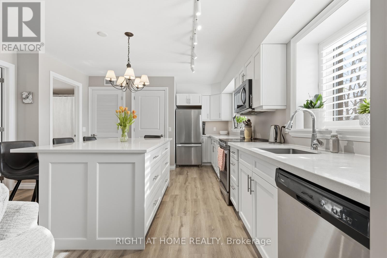 25 King Street, Kawartha Lakes, Ontario  K9V 1C4 - Photo 6 - X12920388